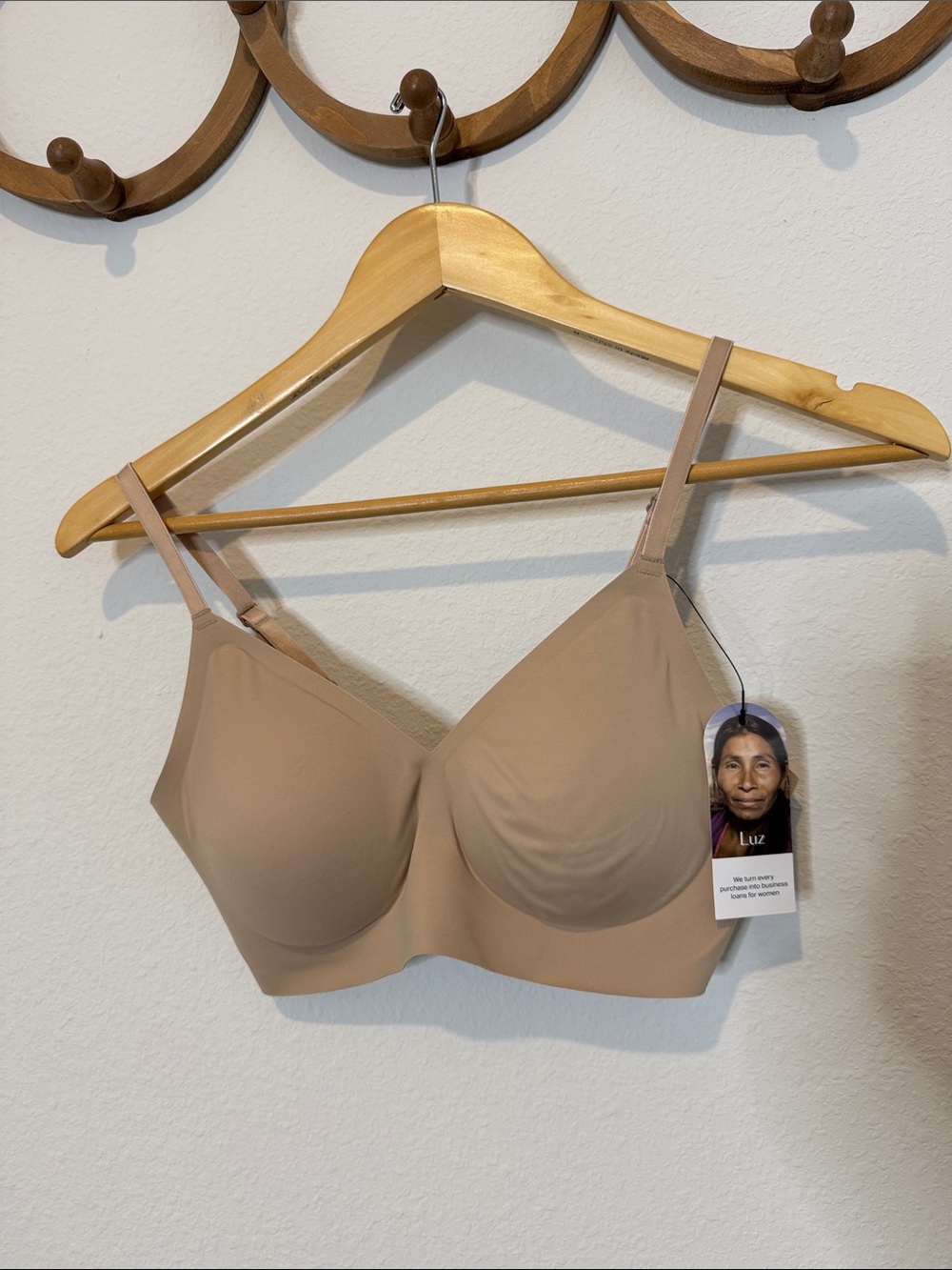 EBY Luz Seamless Contour Bra Wireless Soft Removeable Cup Pads - Nude Tan NWT